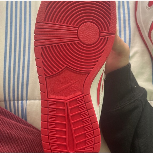 Nike dunks womans size 7 championship red - Picture 3 of 4